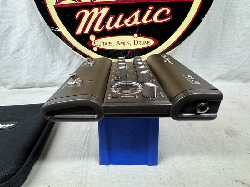 LR Baggs l.r. Venue Full Isolation D.I. di Acoustic Instrument Preamp Pedal with Soft Case - Image 4