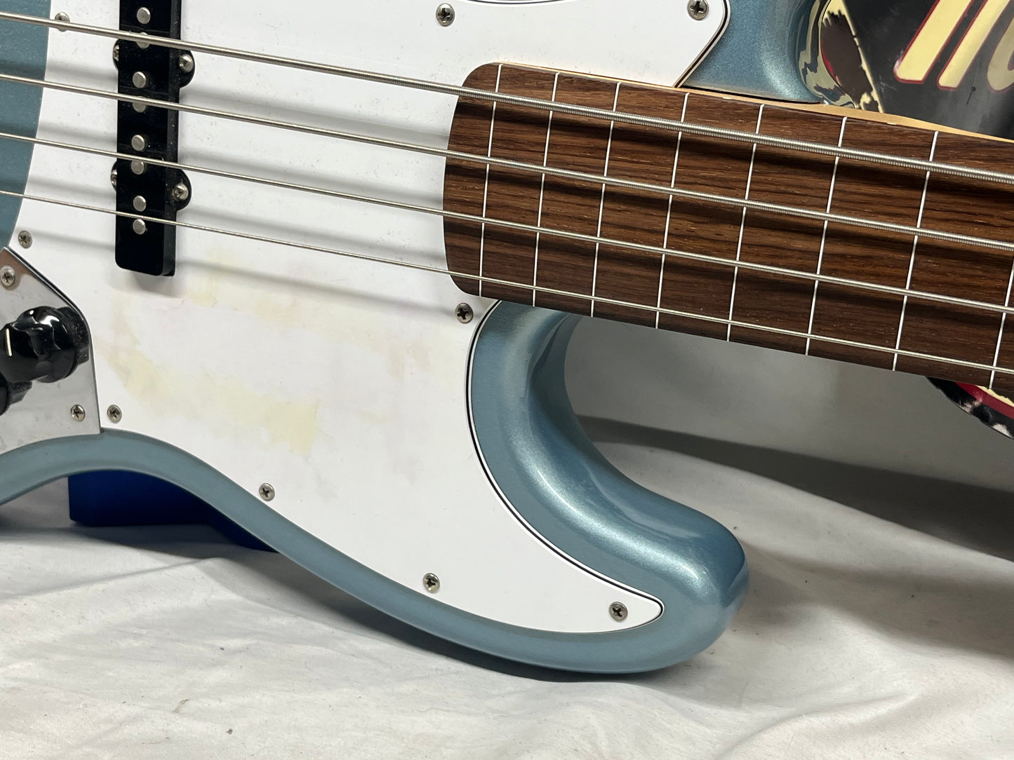 Fender Standard Fretless 4-String Electric Jazz Bass - Blue Agave