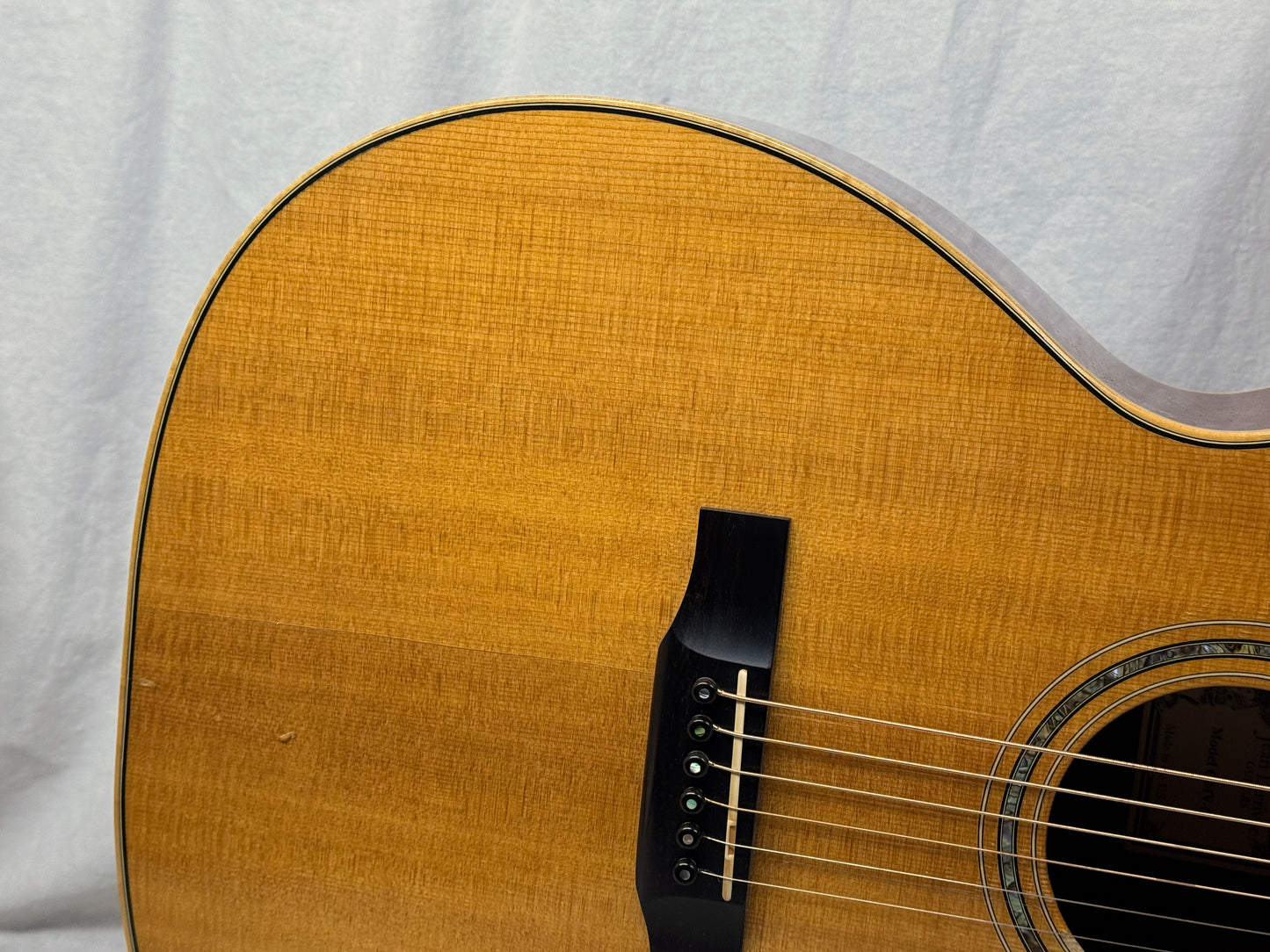 Larrivee 05 Select Series OMV-05 omv05 Single Cutaway Acoustic Guitar with Case -- *Split in Top / Cracks*