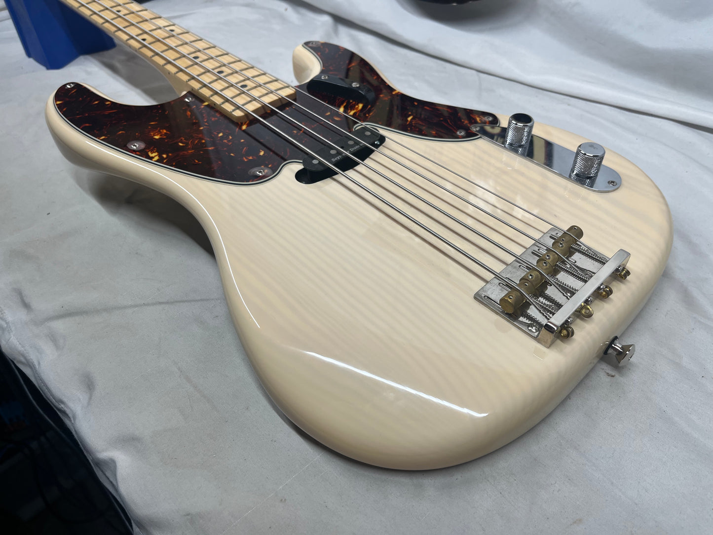 Squier Classic Vibes 4-String Electric Precision Bass '50s - White Blonde