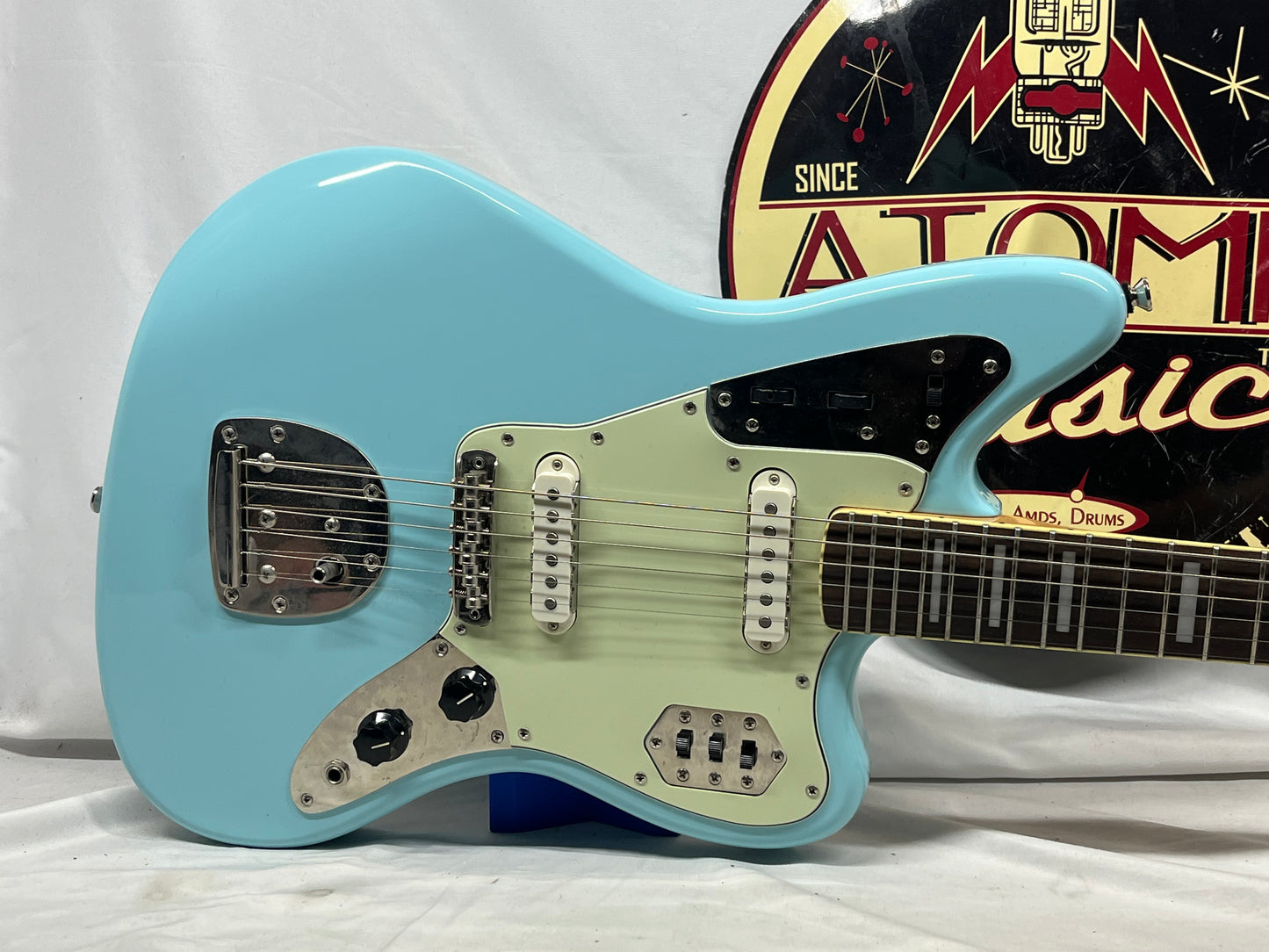 Squier Factory Special Run Classic Vibes '70s Jaguar Electric Guitar - Daphne Blue