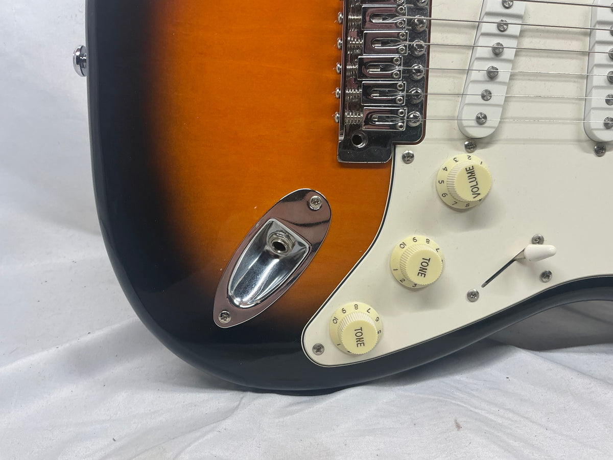 Silvertone Black S-Style Guitar - Sunburst