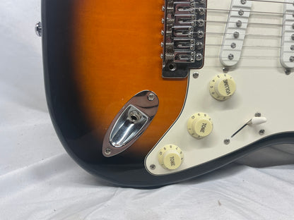 Silvertone Black S-Style Guitar - Sunburst