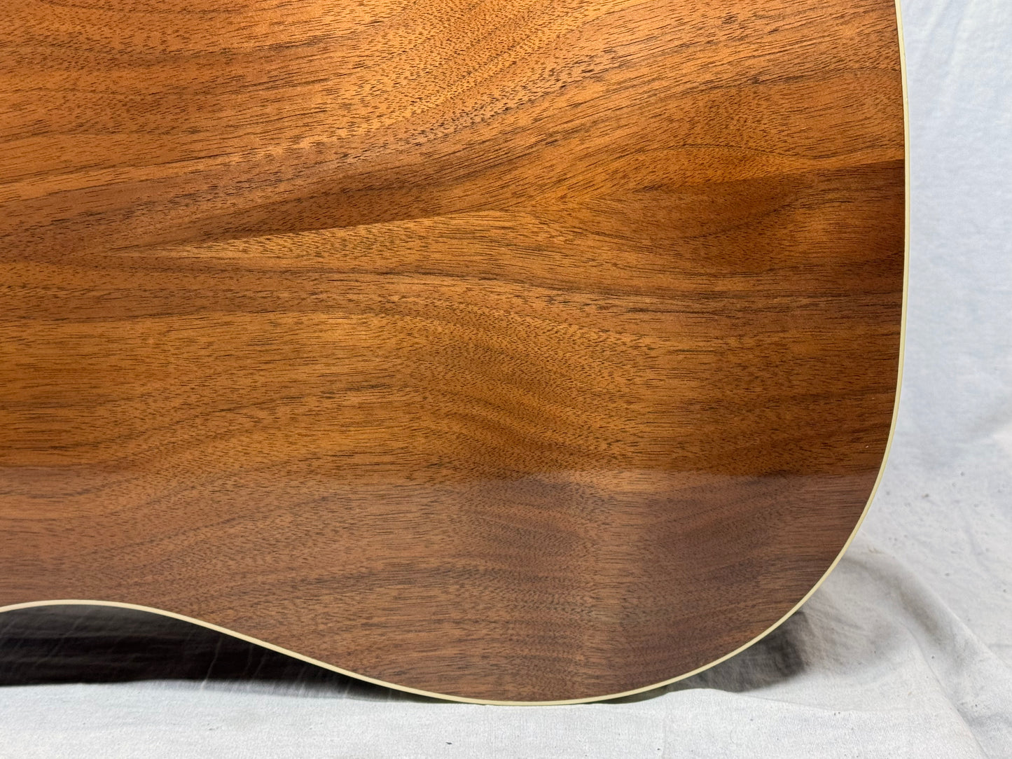 Gibson J-45 j45 Studio Jumbo Acoustic Guitar with Road Runner Case 2019
