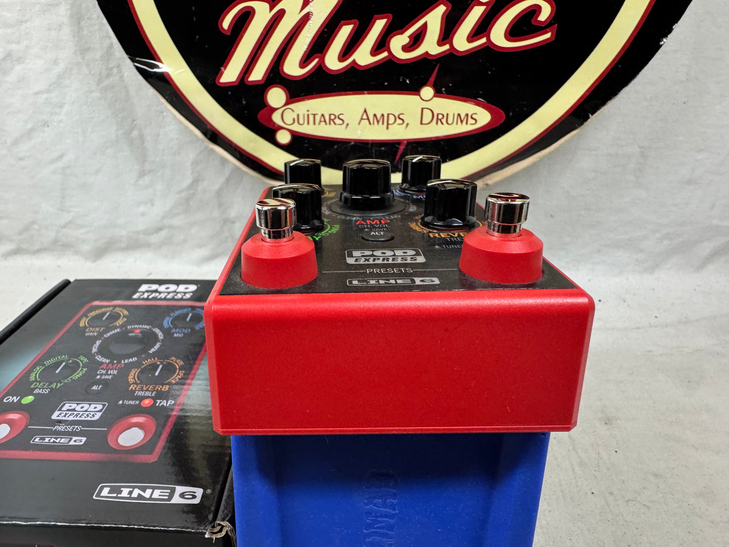 Line 6 POD Express Guitar Multi-Effects Pedal with Box