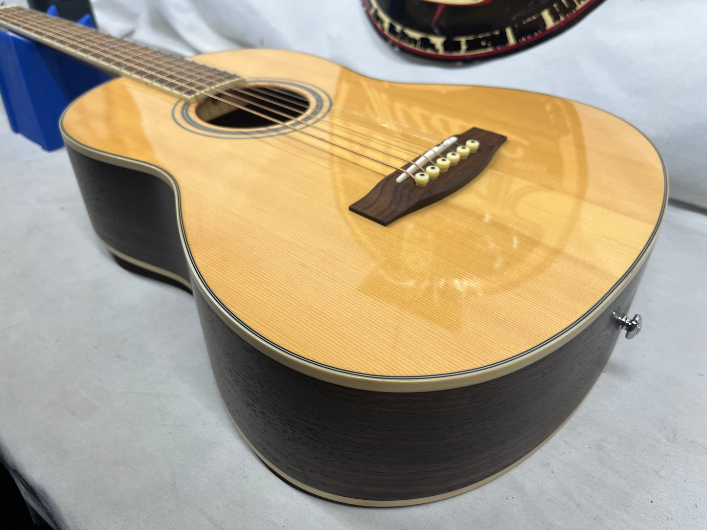 Wechter 1730 Acoustic Guitar