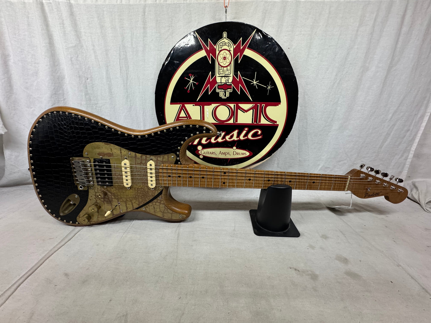 Paoletti PWS04LT Singlecut Guitar with COA + Case