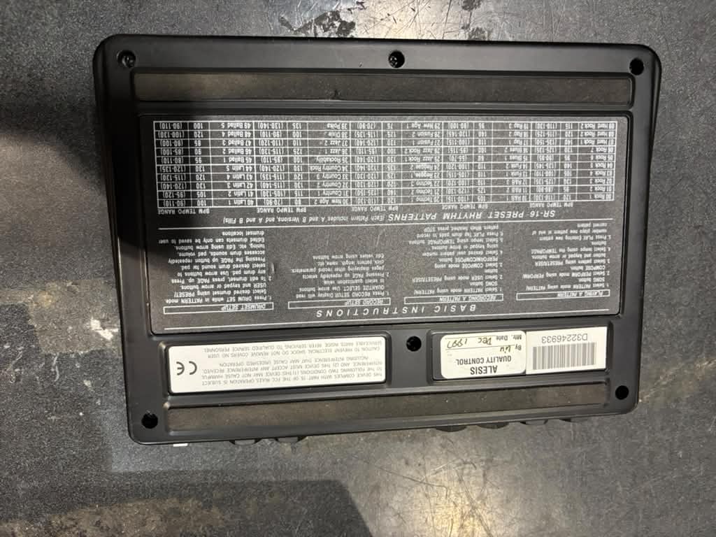 alesis SR-16 Drum Machine