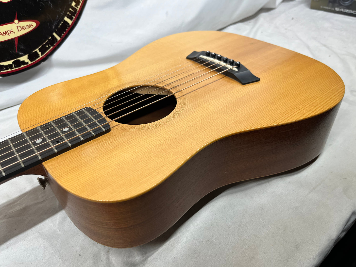Taylor 305 Baby Taylor Acoustic Guitar with Gig Bag