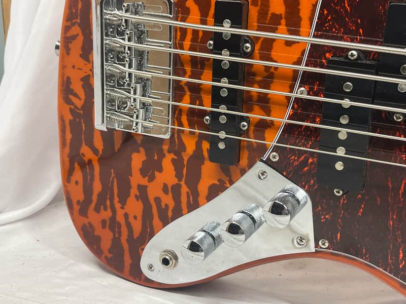 woofy basses Poodle 5 5-String Electric Bass - Image 5