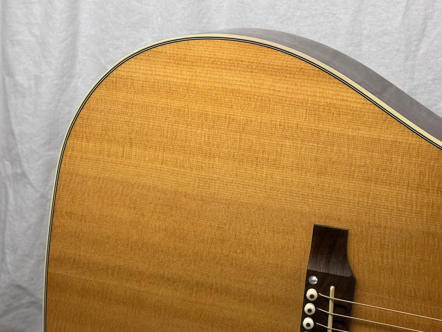 Gibson J-45 j45 Studio Jumbo Acoustic Guitar with Road Runner Case 2019