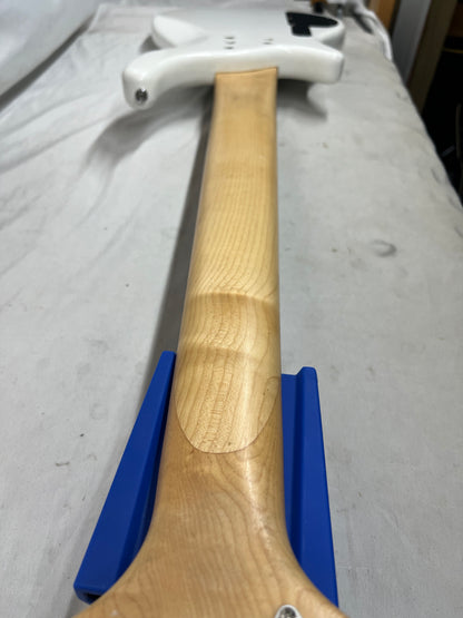 Douglas 6-String Doublecut HH Electric bass