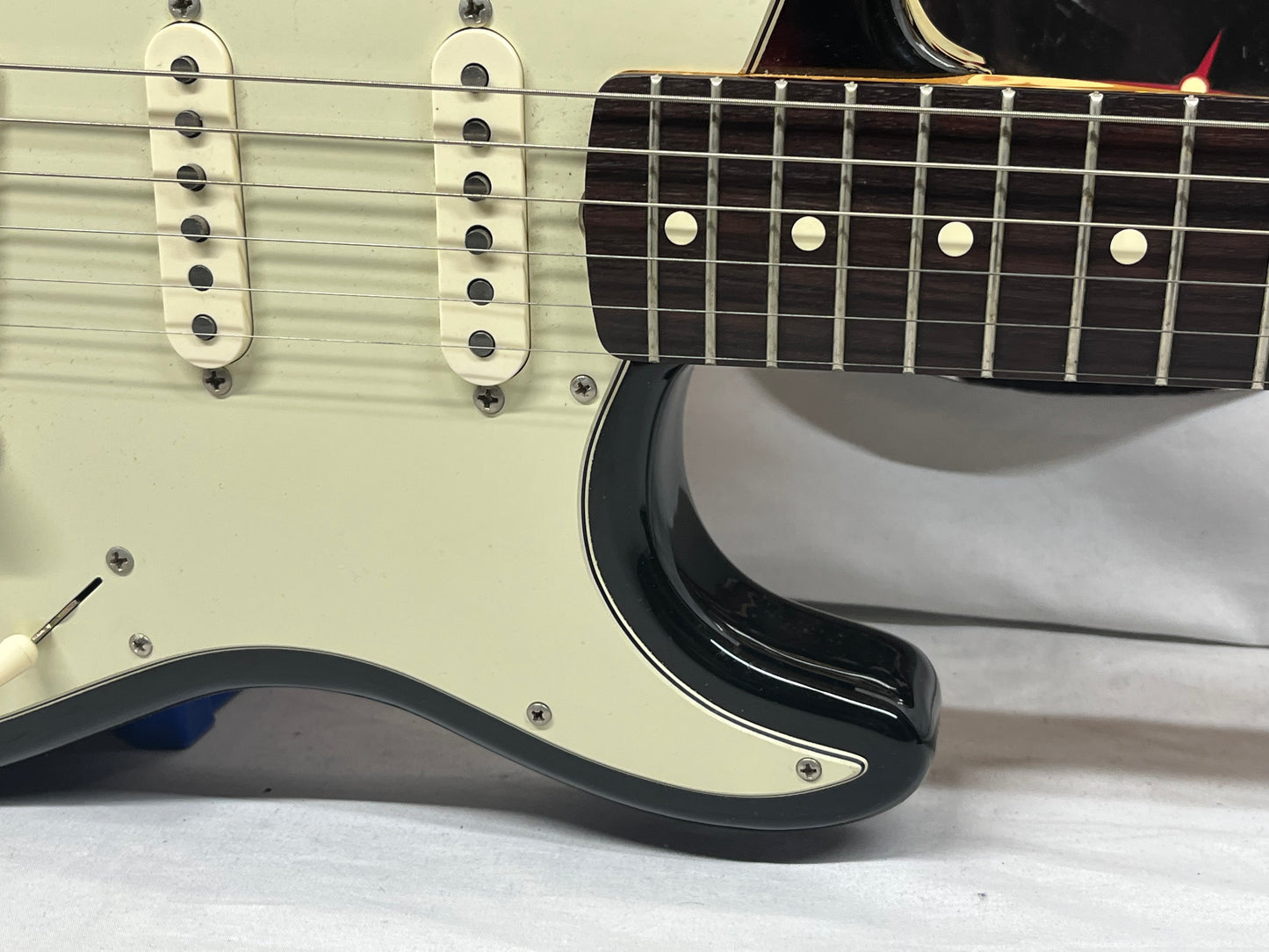 Fender Classic Series '60s Stratocaster strat Electric Guitar - 3-Color Sunburst
