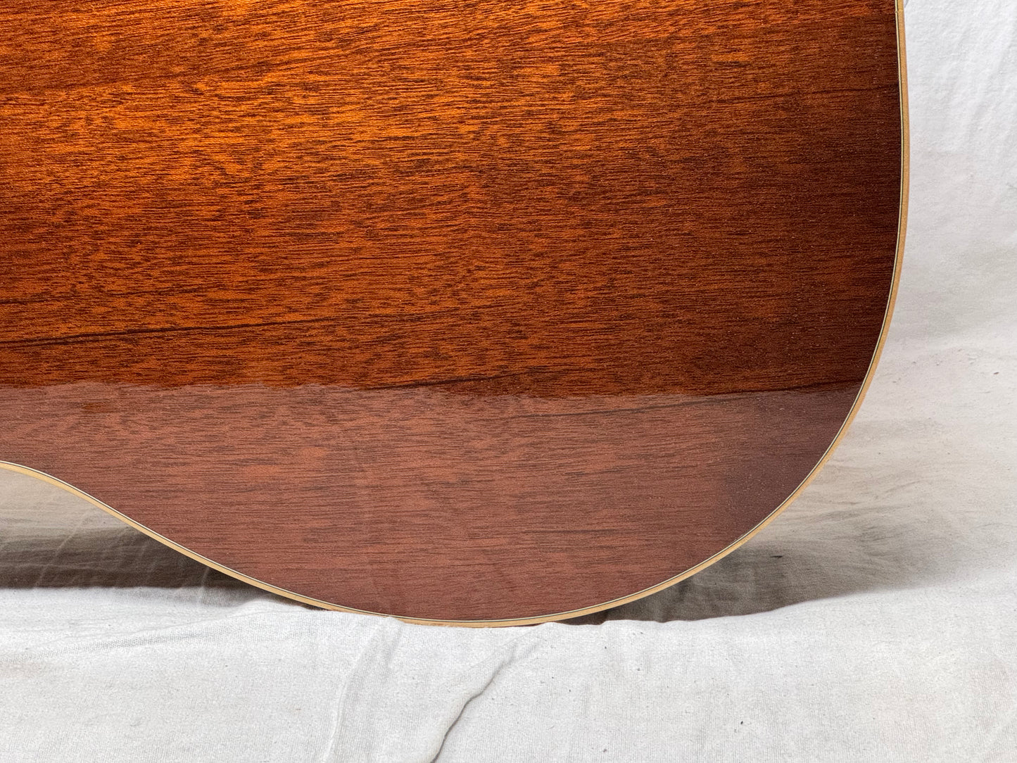 Larrivee 05 Select Series OMV-05 omv05 Single Cutaway Acoustic Guitar with Case -- *Split in Top / Cracks*