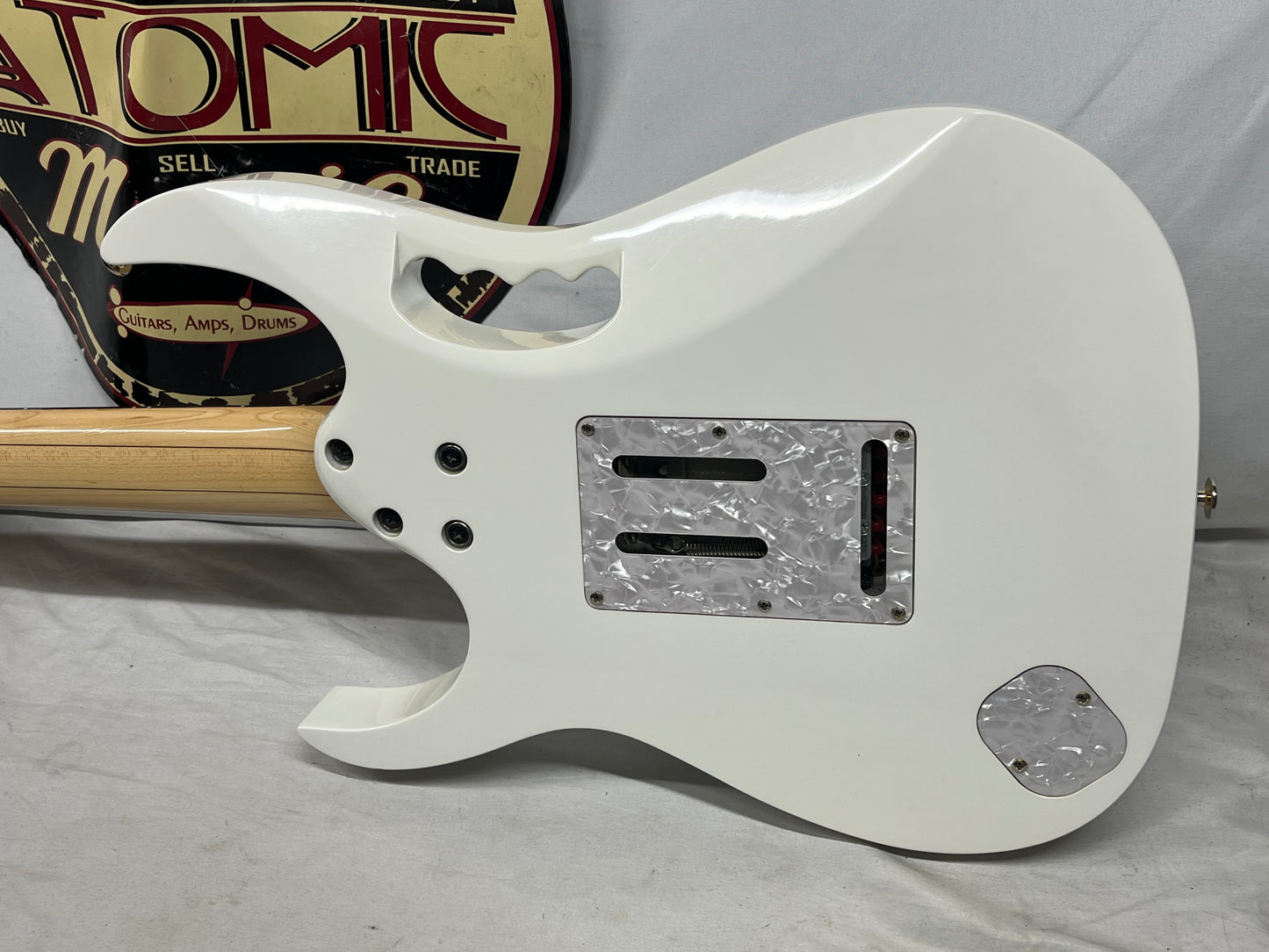 Ibanez JEM7V Prestige Steve Vai Signature HSH Electric Guitar with Hard Case - White
