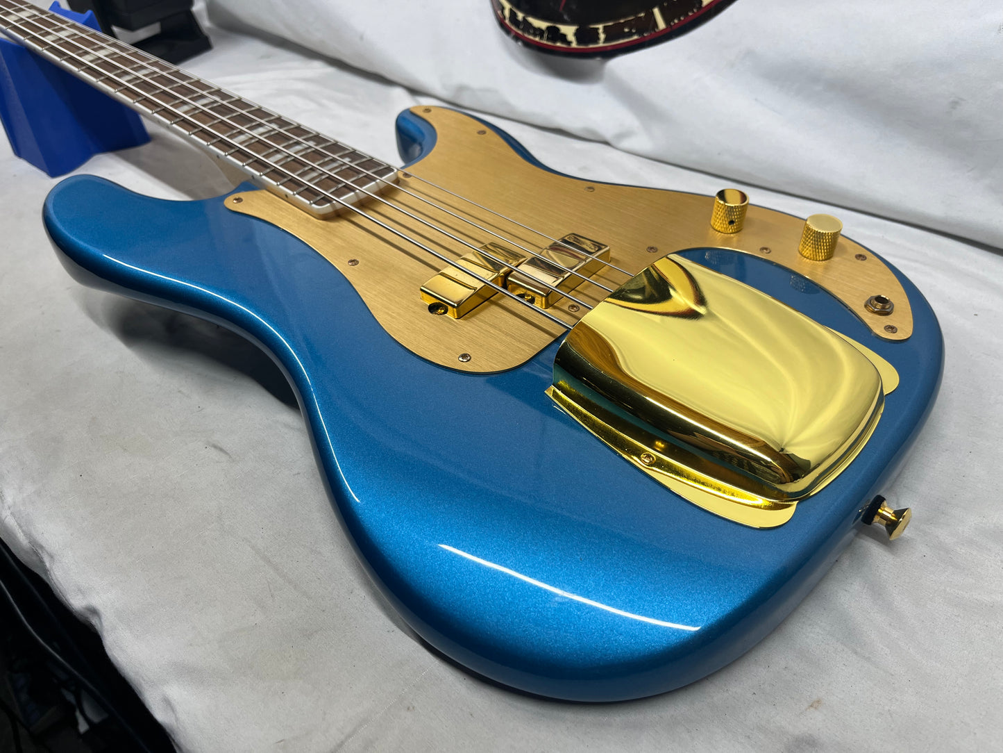 Squier 40th Anniversary 4-String Electric Precision Bass Gold Edition - Lake Placid Blue