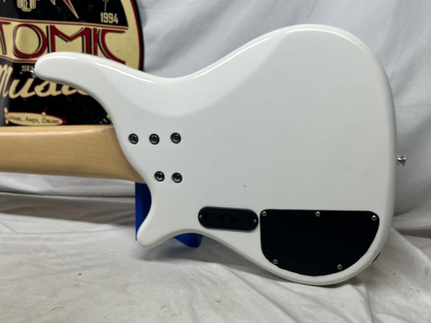 Douglas 6-String Doublecut HH Electric bass
