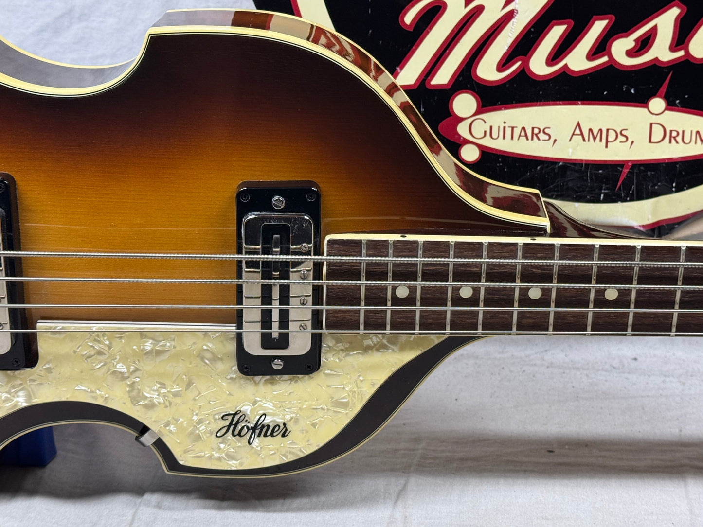 Hofner 500/1 Violin / Beatle 4-string Hollowbody Bass with Case