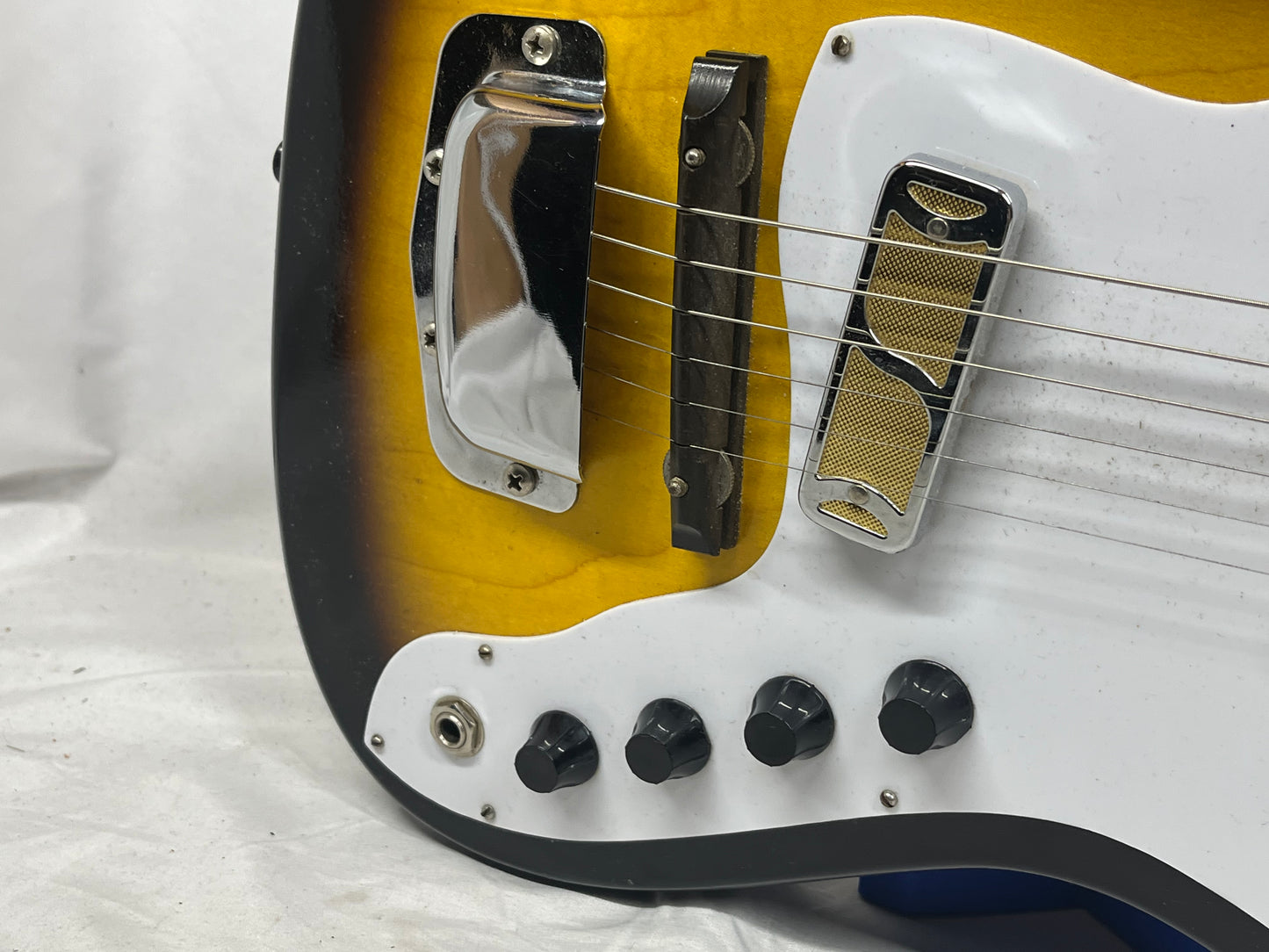 Harmony H15 Bobkat Vintage Electric Guitar with Chipboard Case
