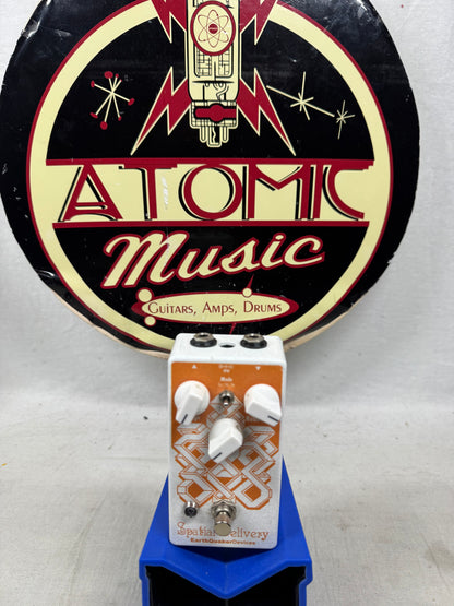 EarthQuaker Devices Spatial Delivery Envelope Filter with Sample & Hold Pedal