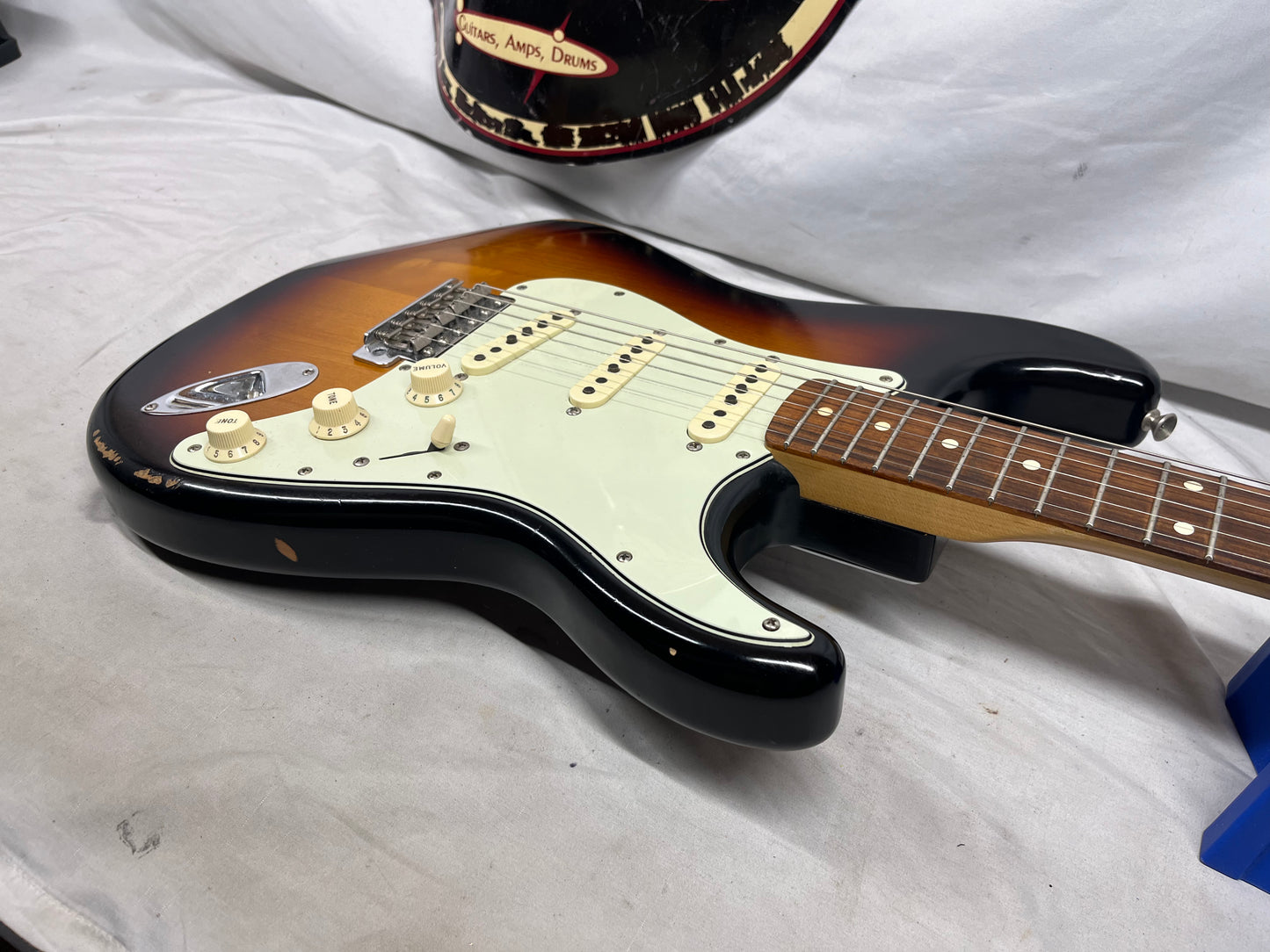 Fender Road Worn '60s Stratocaster Strat Electric Guitar - 3-Color Sunburst