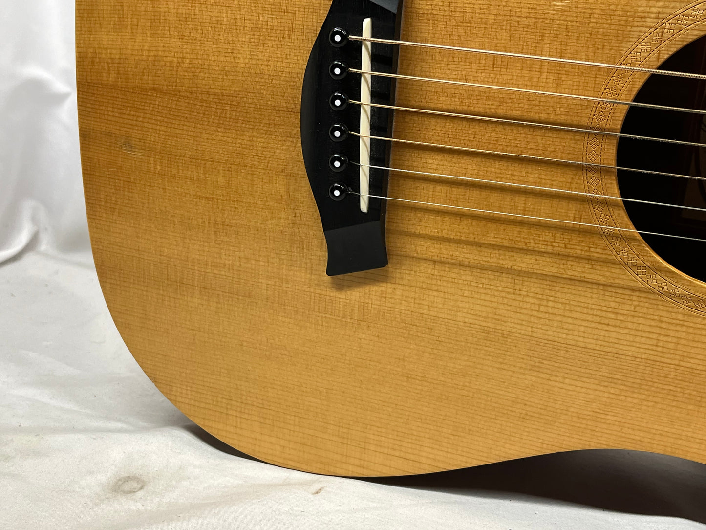 Taylor 305 Baby Taylor Acoustic Guitar with Gig Bag