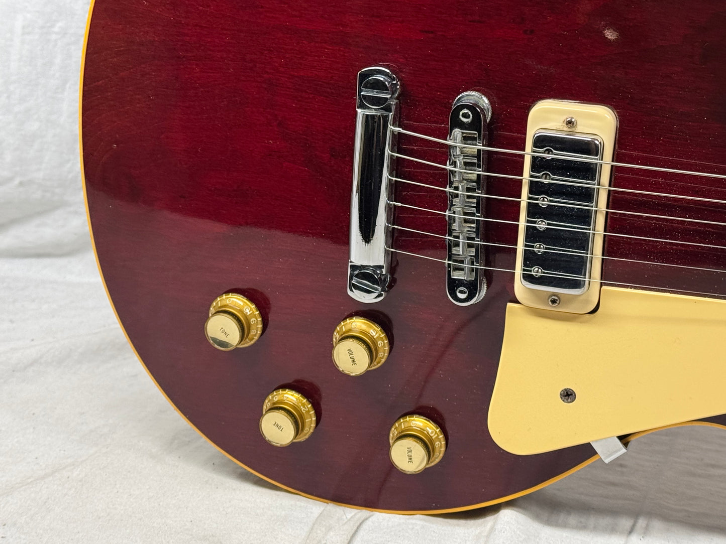 Gibson Les Paul Deluxe Guitar with Case 1978