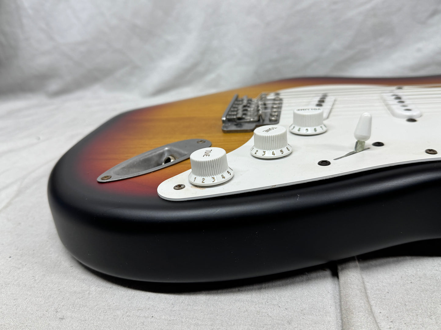 22 Black Guitars S-style Guitar - 3-Color Sunburst