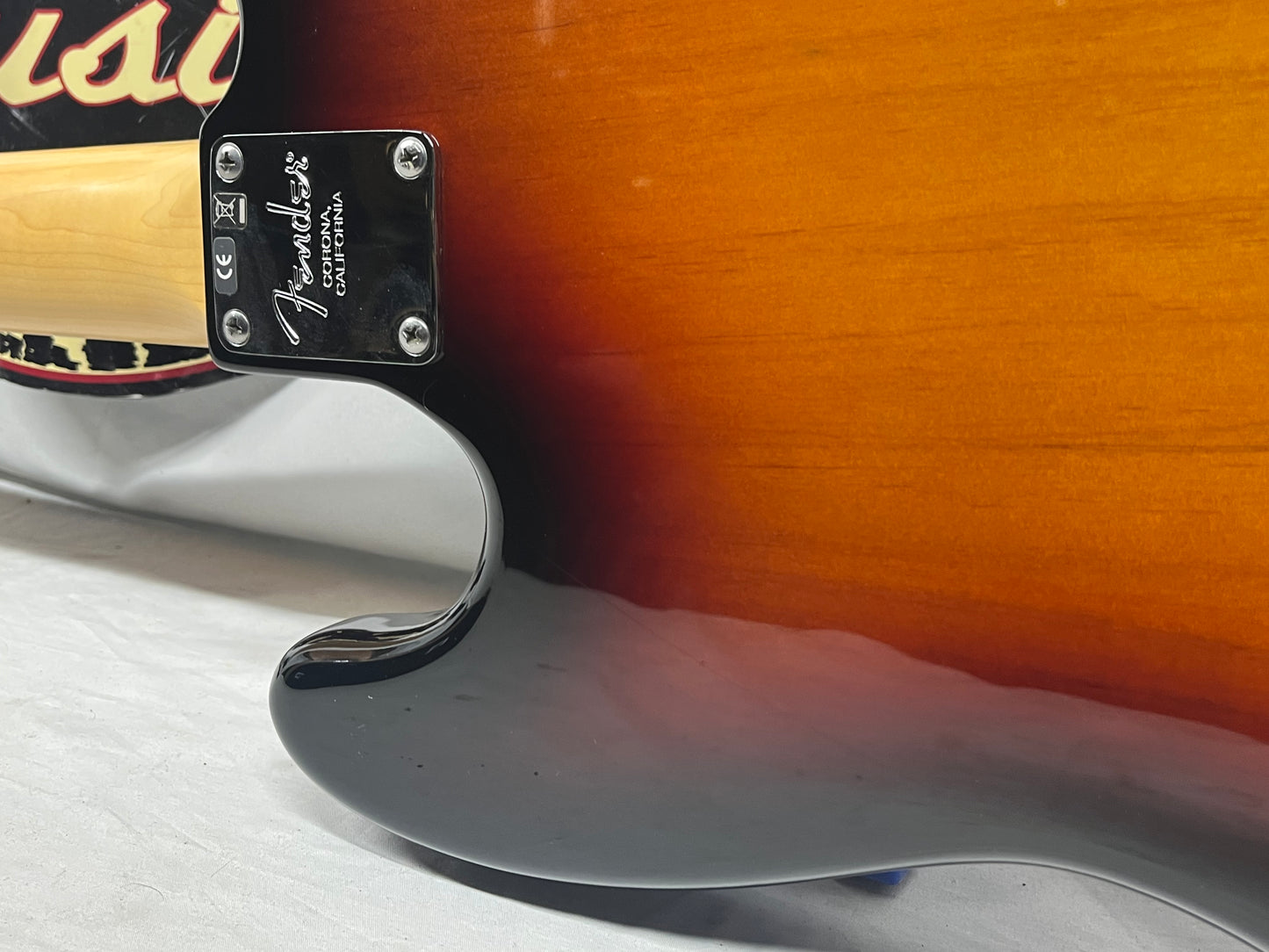 Fender American Standard 4-String Electric Jazz Bass 2011 with Hard Case - 3-Color Sunburst