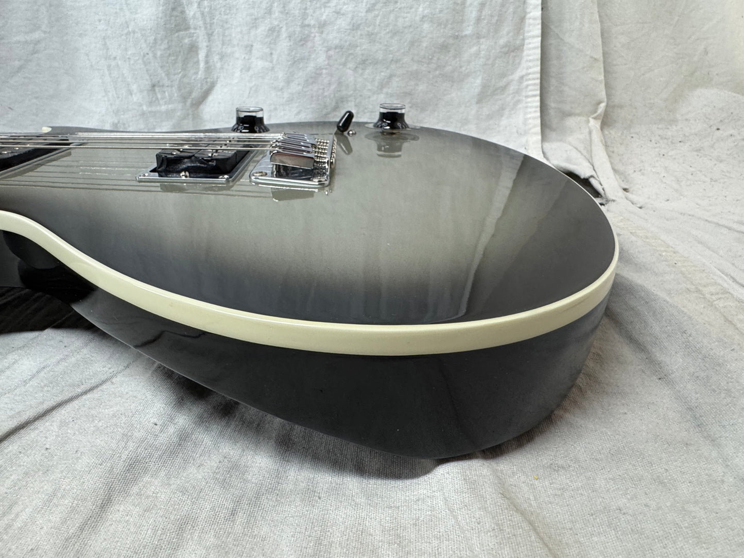 Gibson DSNSHSBCH1 Nighthawk night hawk Studio Guitar with Gator Case 2011 - Silverburst