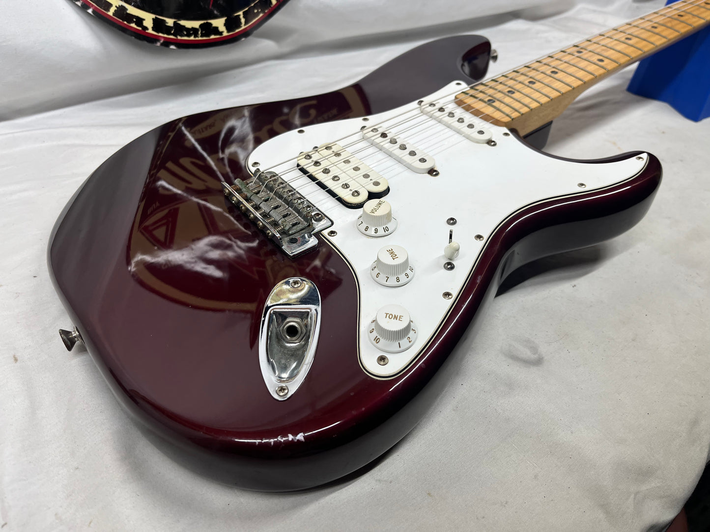 Fender Standard Stratocaster Strat HSS MIM - Made in Mexico - Midnight Wine