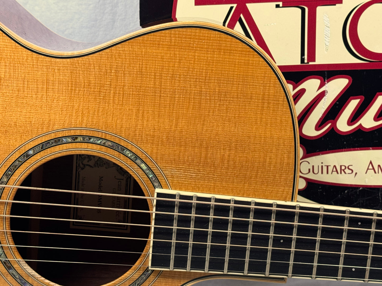 Larrivee 05 Select Series OMV-05 omv05 Single Cutaway Acoustic Guitar with Case -- *Split in Top / Cracks*