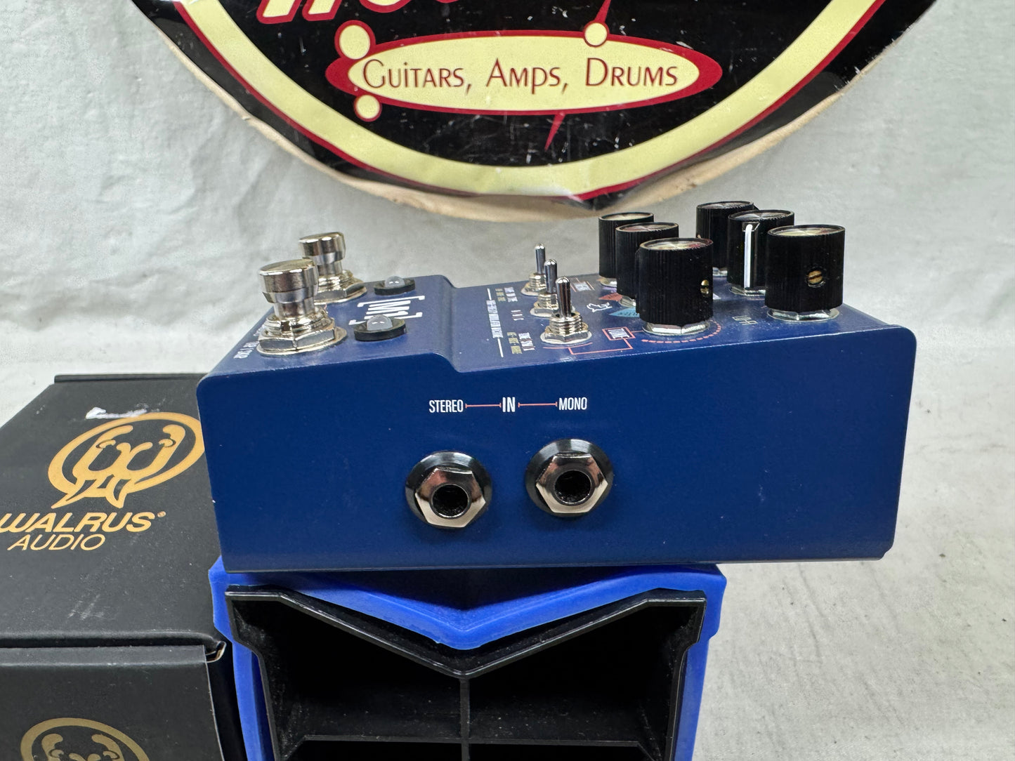 Walrus Audio Mako Series M1 Modulation Machine Multi-Effects Pedal with Box