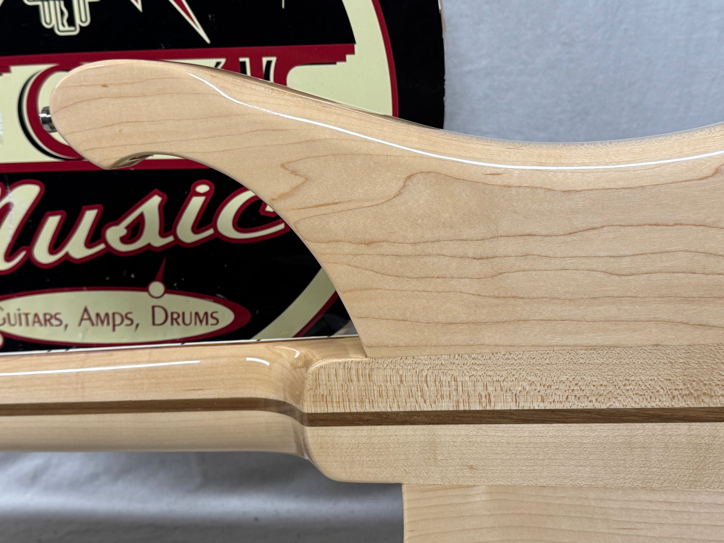 Rickenbacker 4003 4-string Bass with Case 2025 - Mapleglo / Natural