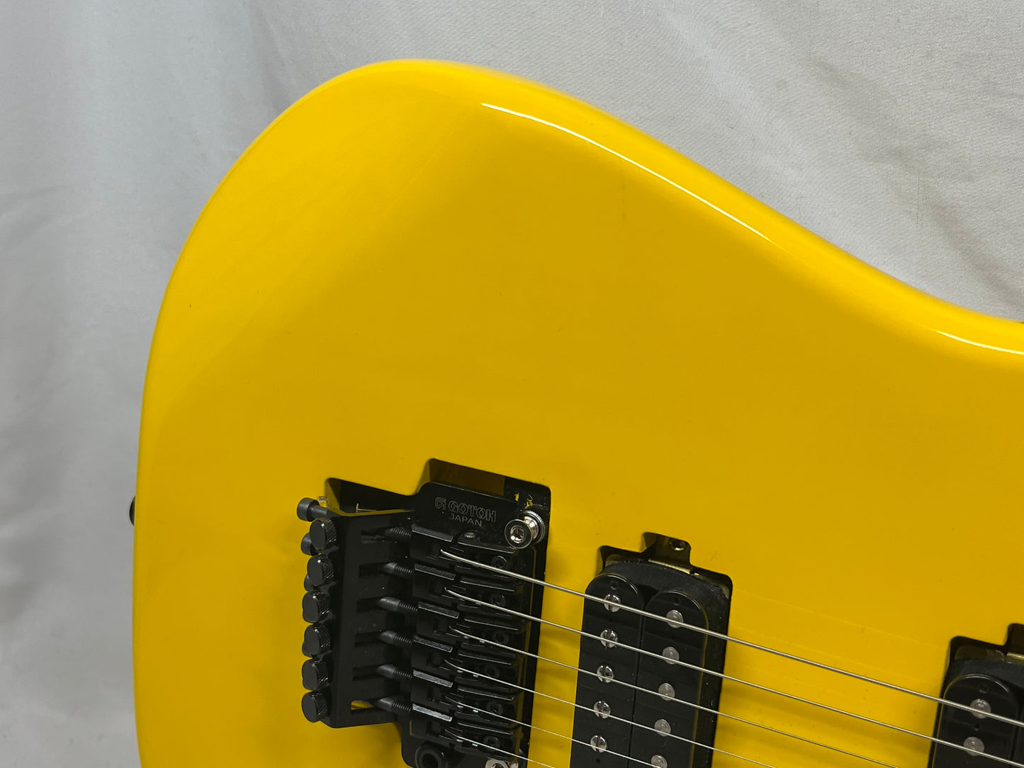 SBS CS300 S-Style Doublecut HH FR Electric Guitar - Neon Yellow