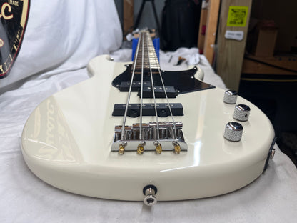 Yamaha Broad Bass Doublecut 4-String Electric Bass