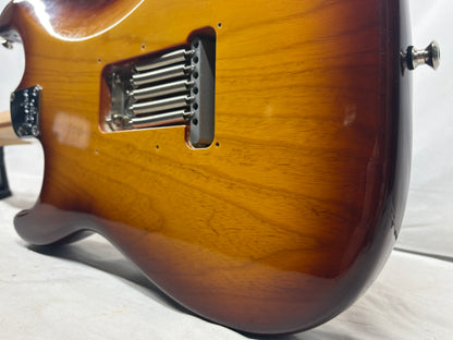 Fender American Deluxe Stratocaster with Maple Fretboard 2004 - 2010 - 3-Color Sunburst