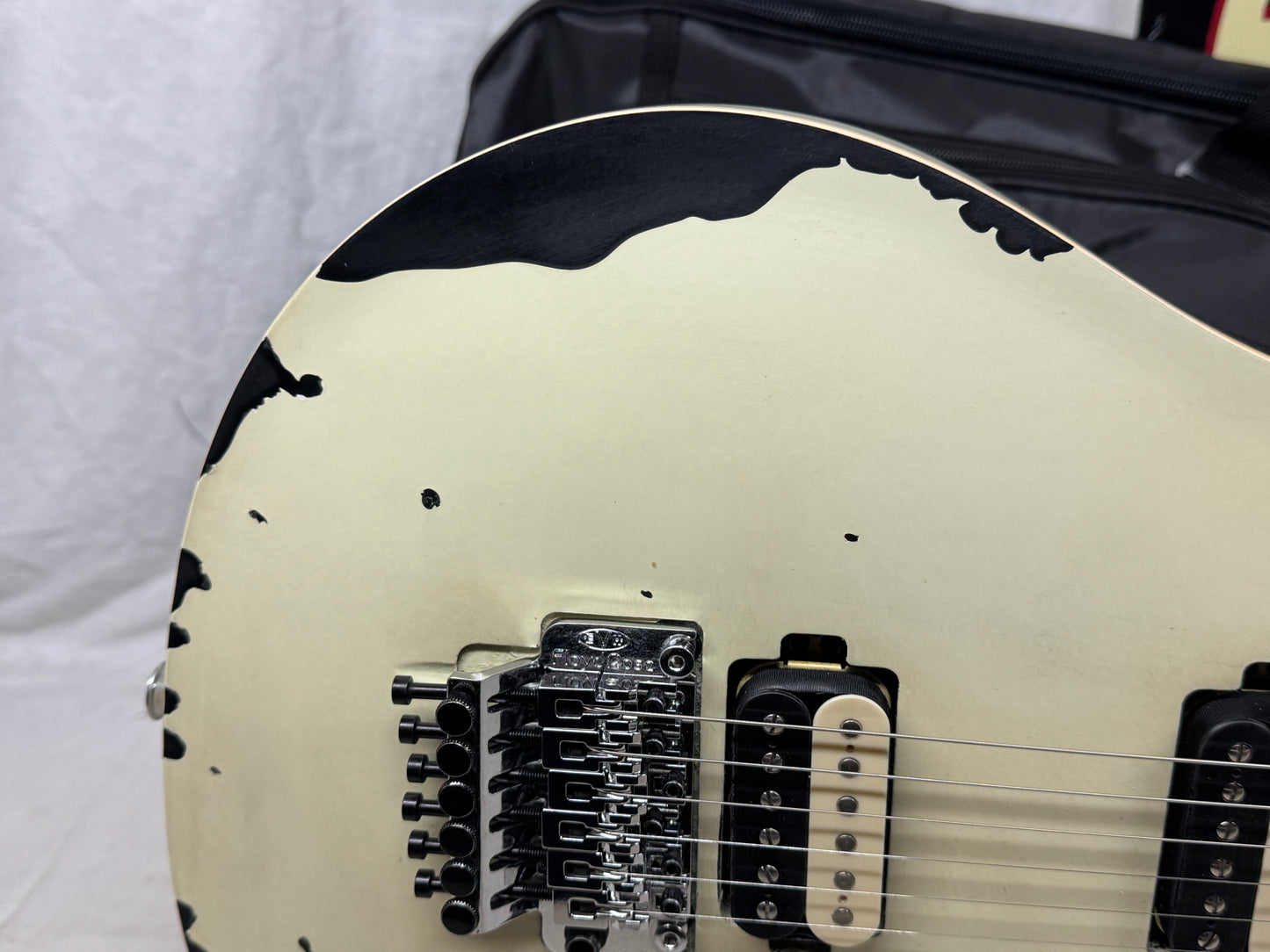 EVH Limited Edition Striped Series Wolfgang Special Guitar with Gig Bag 2026 - Distressed Ivory