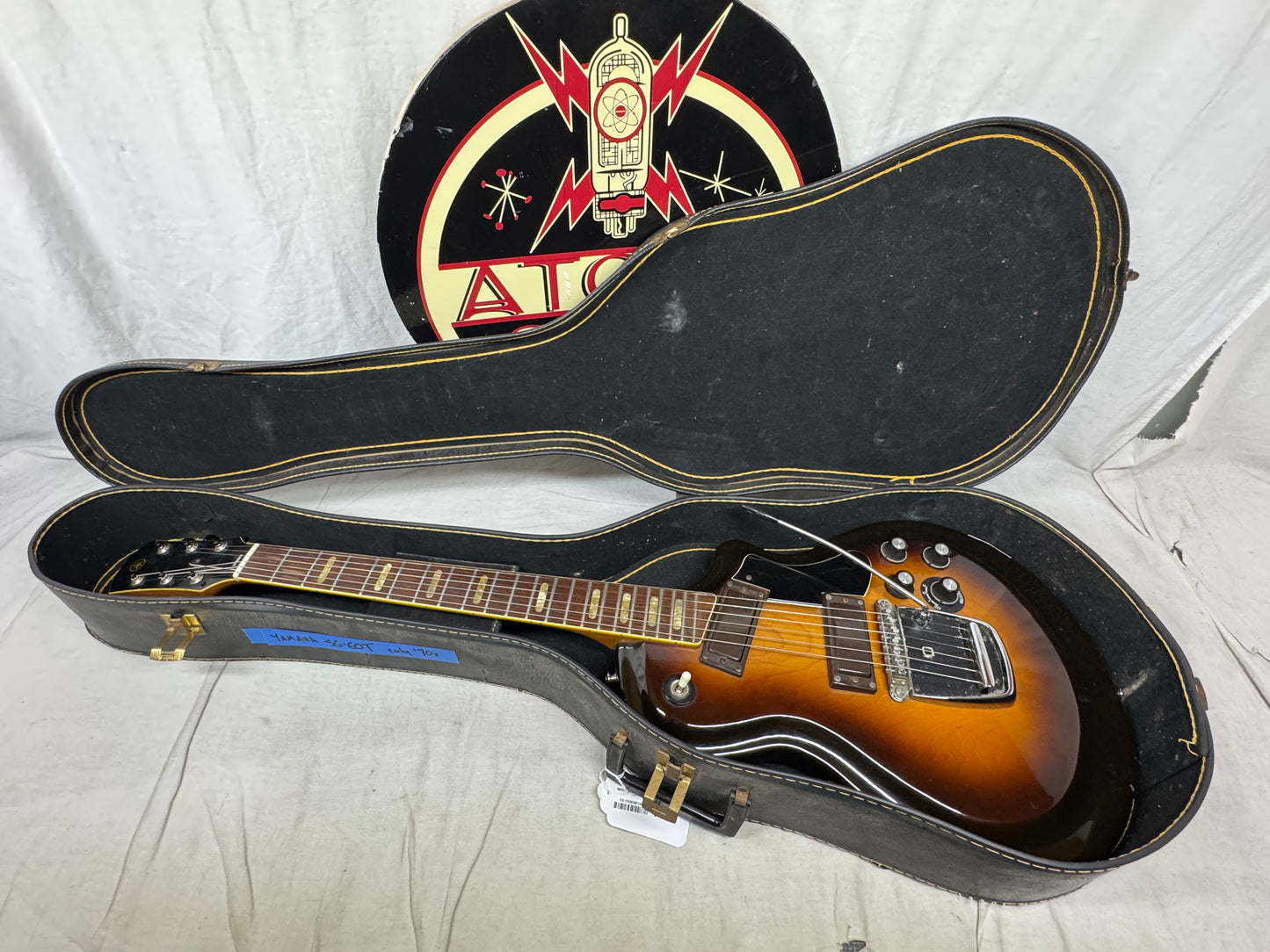 Yamaha SG-60T sg60t Guitar with Chipboard Case