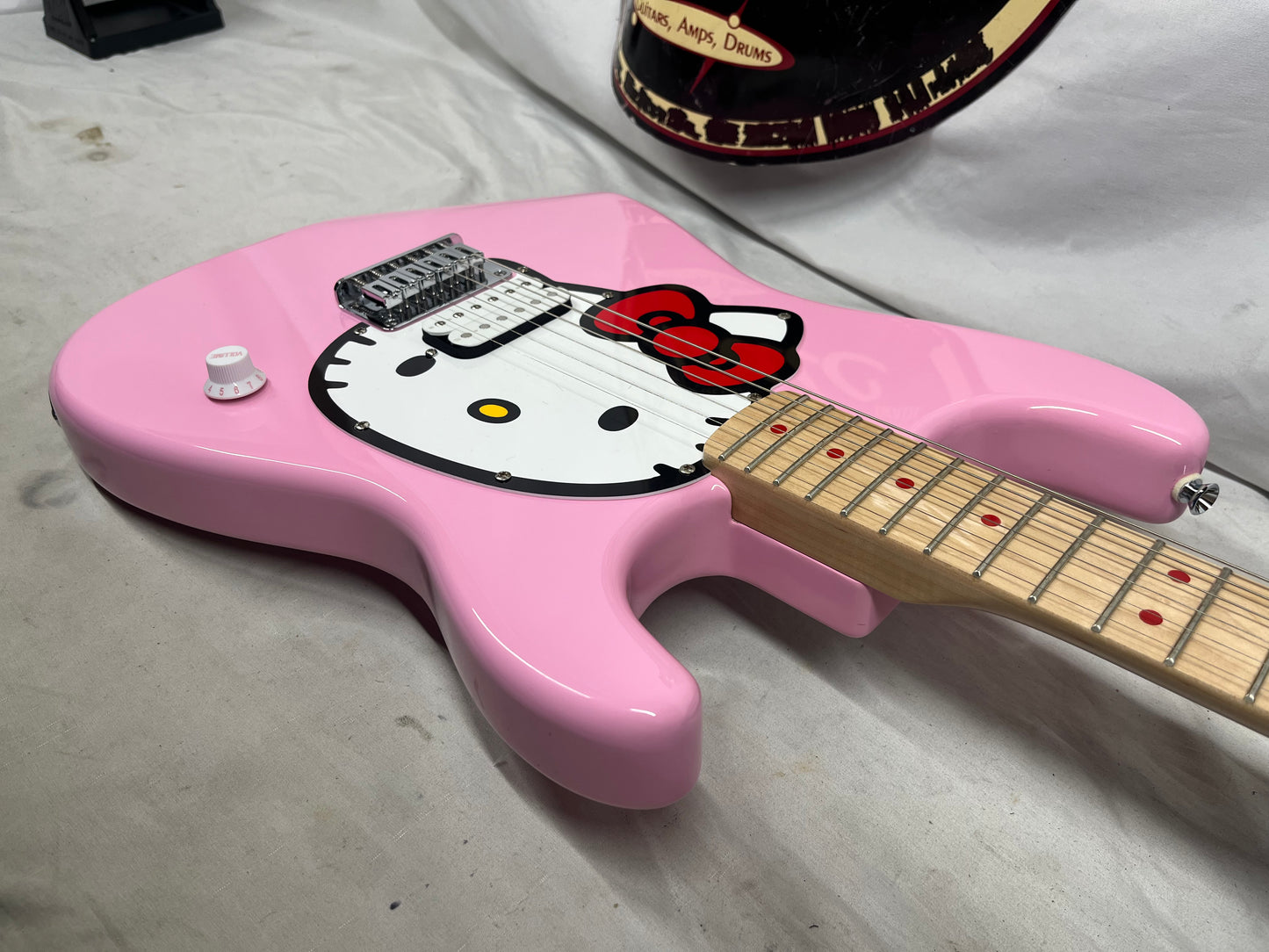 Squier by Fender x Hello Kitty Stratocaster Strat Electric Guitar 2024 with Hello Kitty Gig Bag - Pink