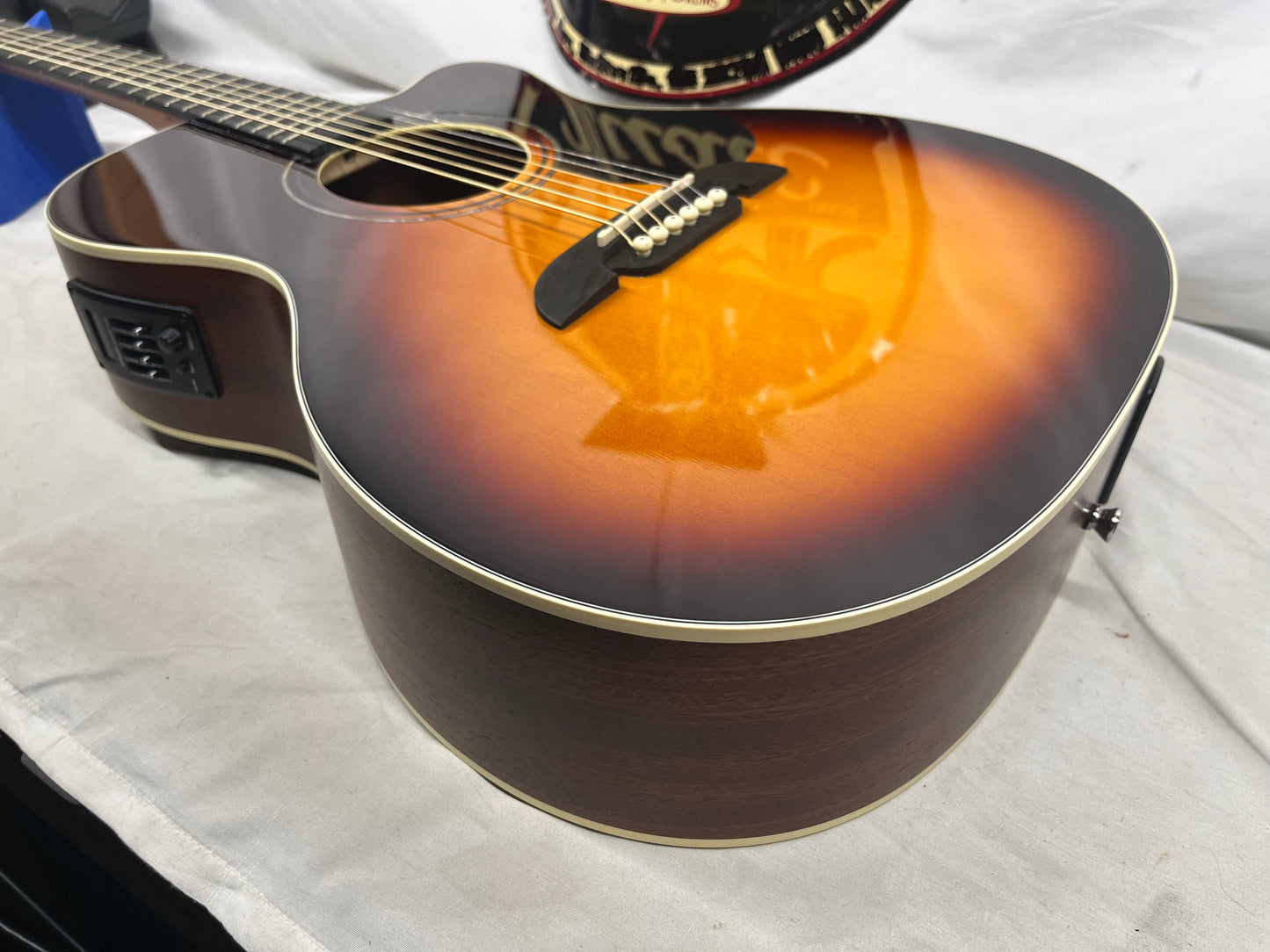 Alvarez RF26CESB Regent Series Acoustic Electric Guitar - *Missing Battery Cover*