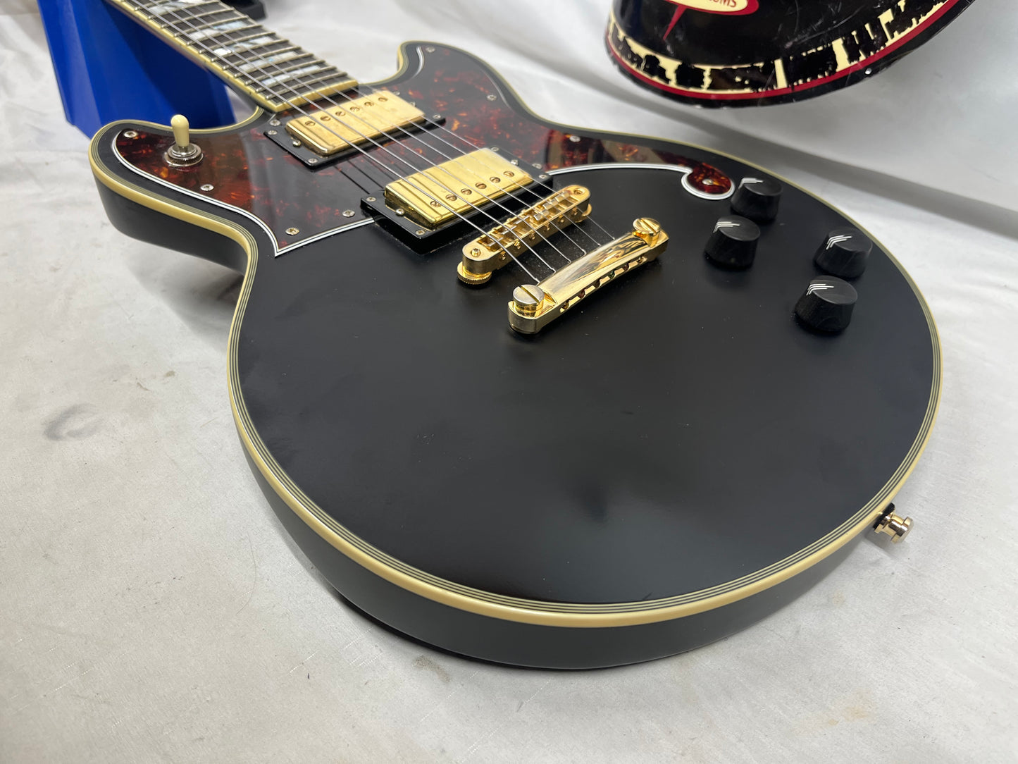 D'Angelico Deluxe Brighton Doublecut HH Electric Guitar with Hard Case - Matte Black