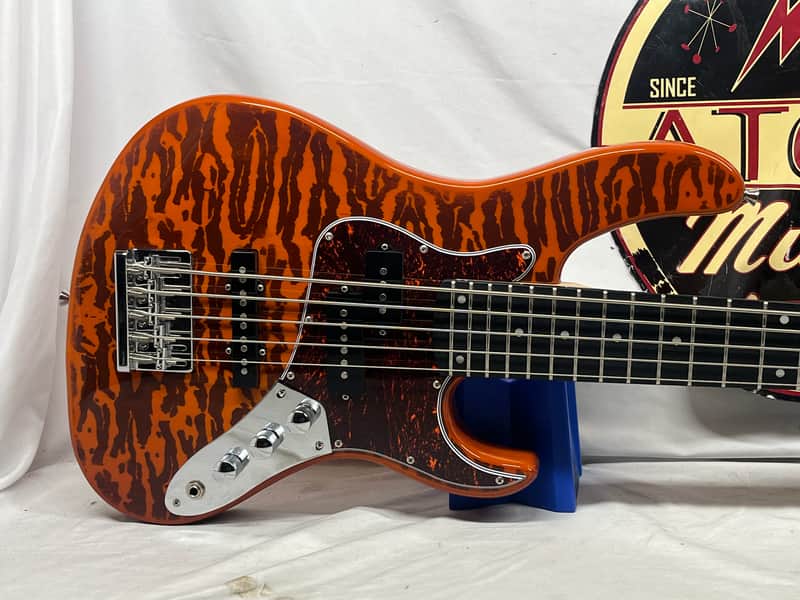 woofy basses Poodle 5 5-String Electric Bass - Image 2