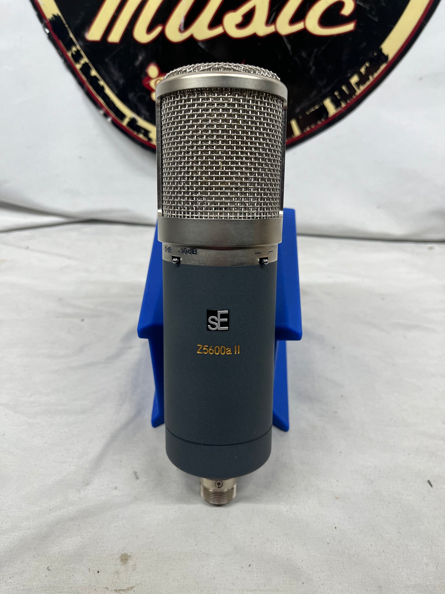 sE Electronics Z5600a II Large Daiphragm Multipattern Tube Condenser Microphone with Case and Shock Mount