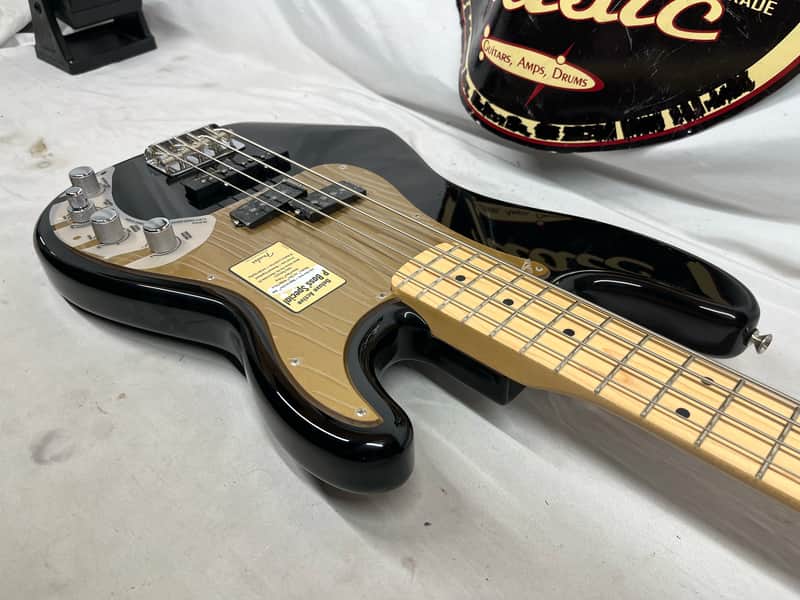 Fender Deluxe Active Electric Precision Bass Special - Image 16