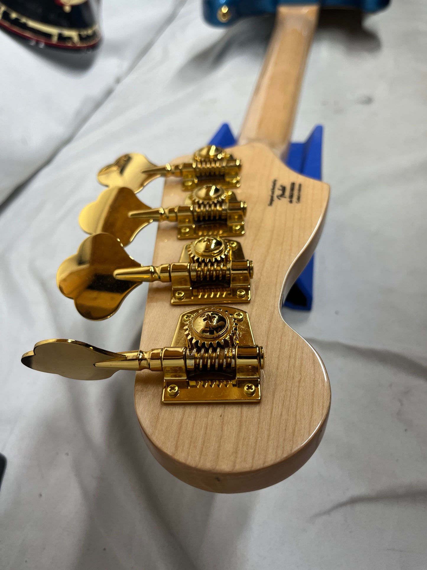 Squier 40th Anniversary 4-String Electric Precision Bass Gold Edition - Lake Placid Blue
