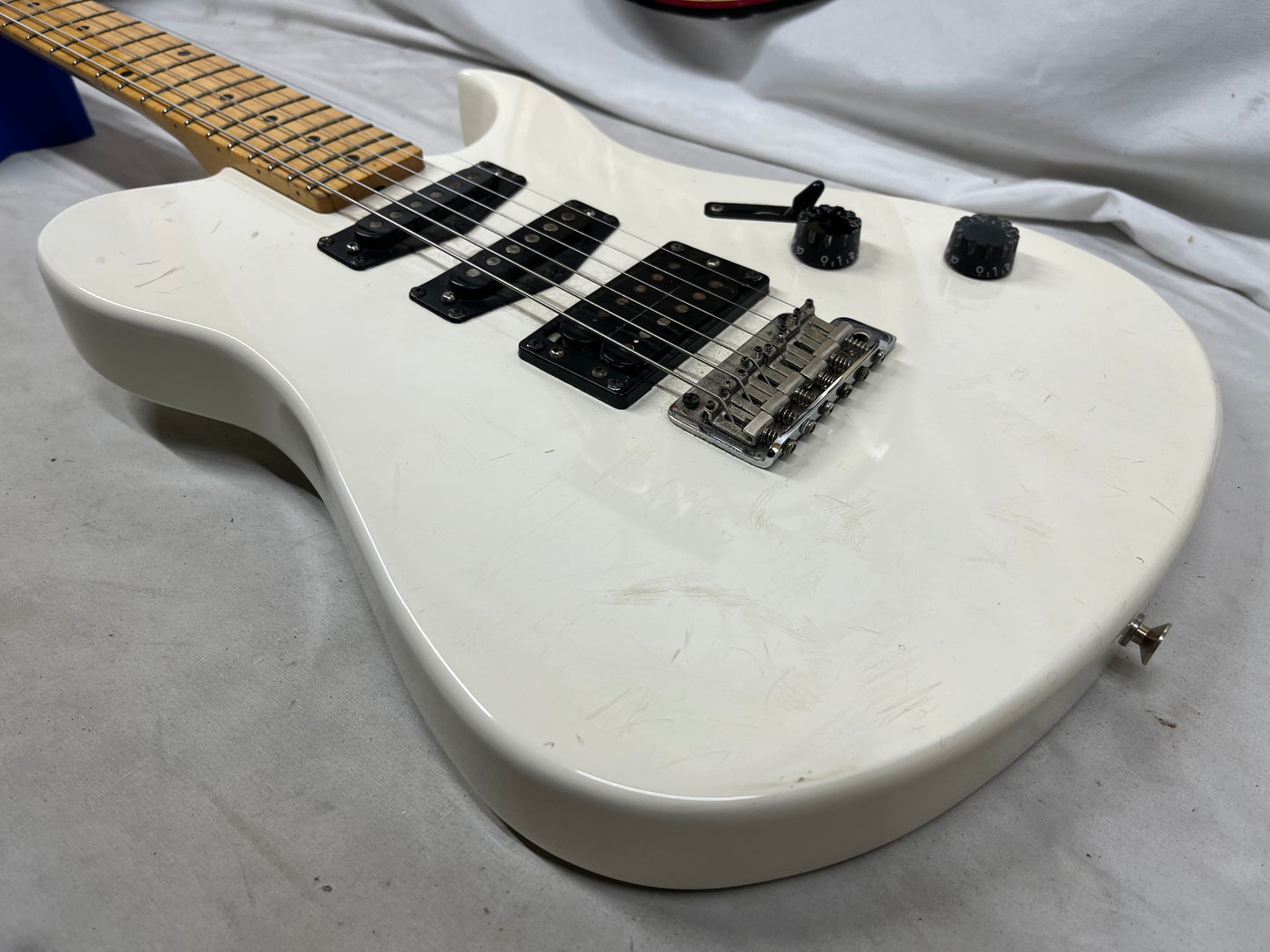 Squier Bullet HSS Singlecut Electric Guitar