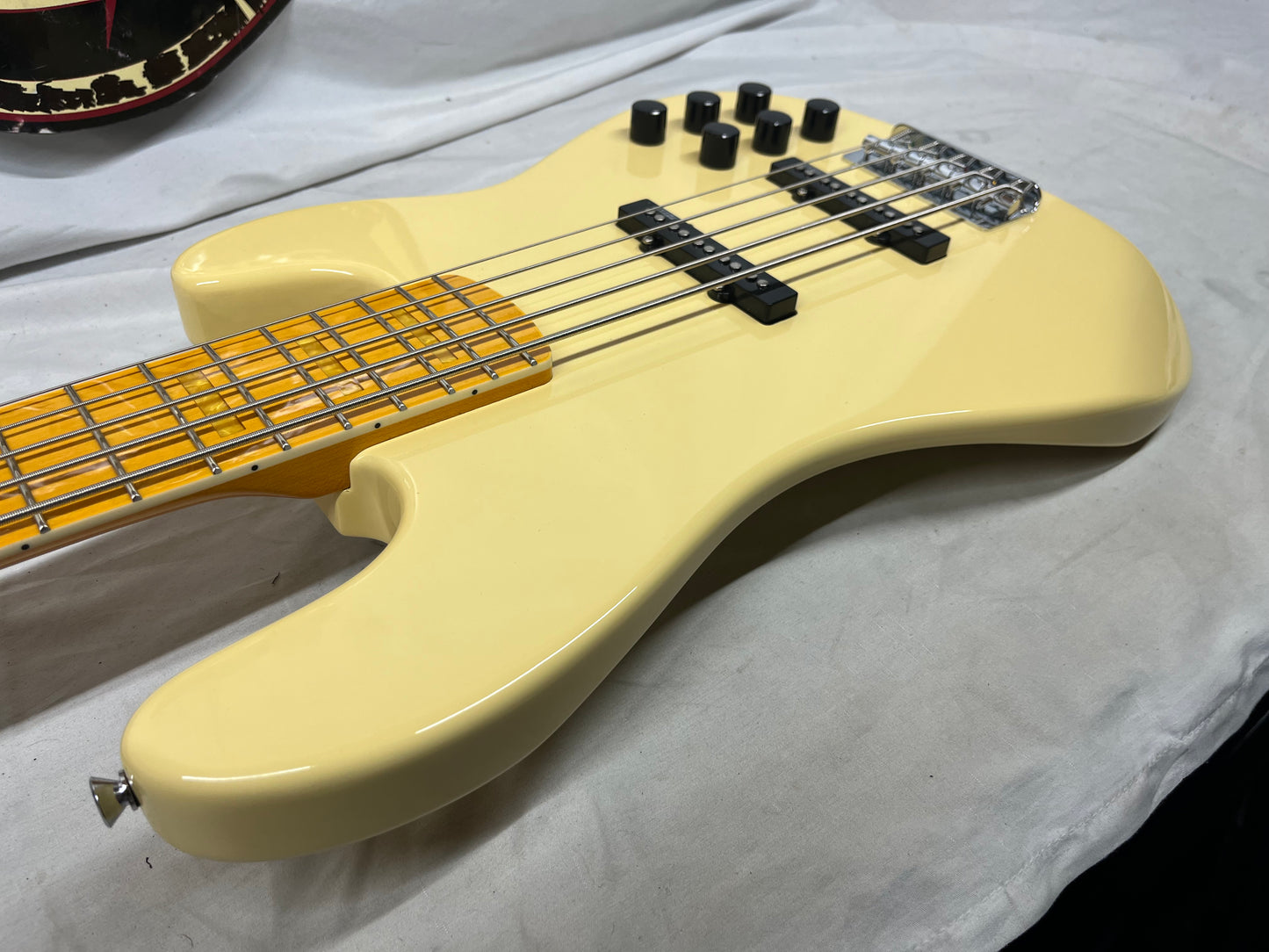Markbass GV Series GV 5 gv5 Gloxy Val CR MP 5-String Bass with Gig Bag - Cream