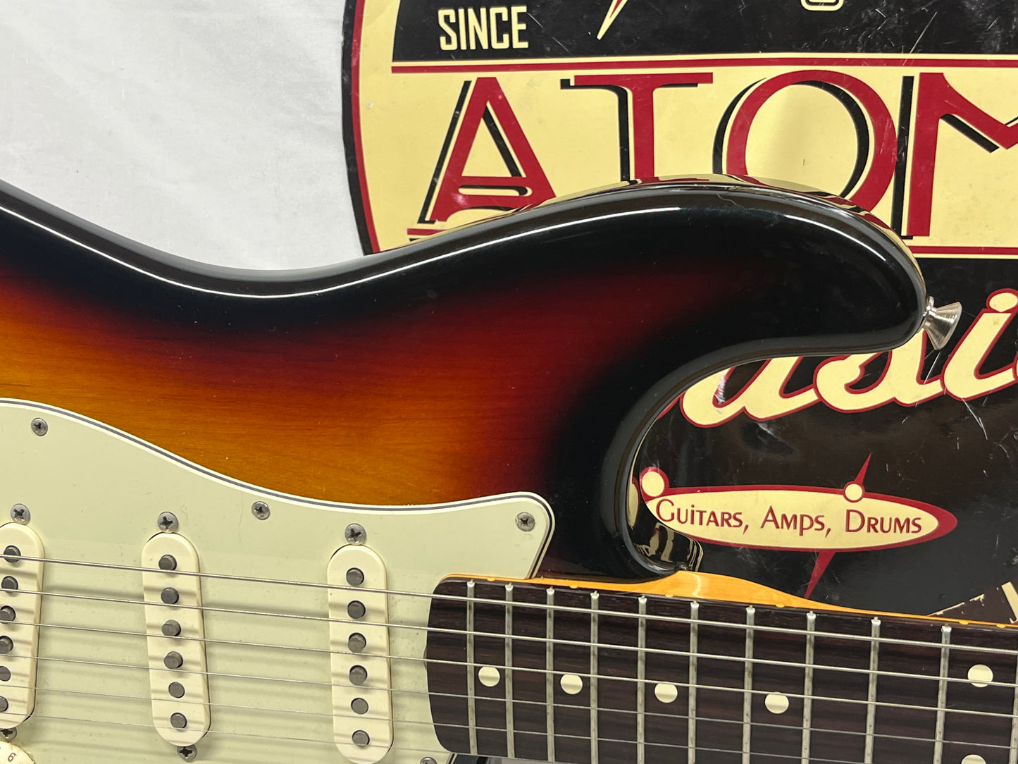 Fender Classic Series '60s Stratocaster strat Electric Guitar - 3-Color Sunburst