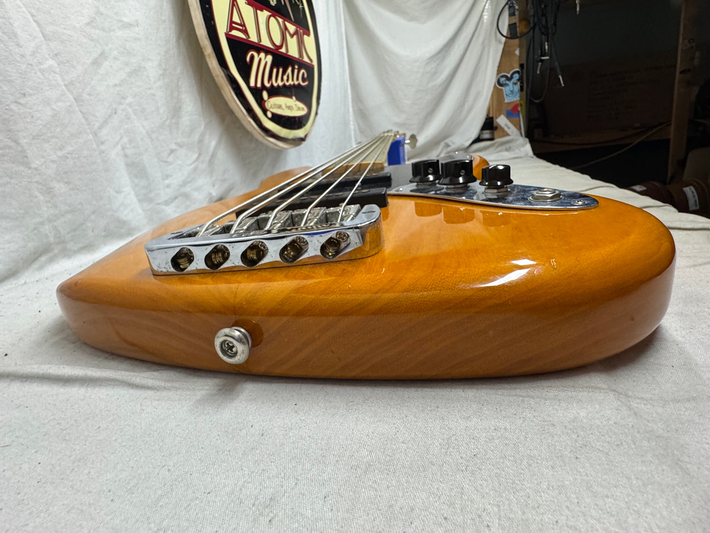 G&L JB-5 jb5 5-string Bass with COA + Case 2017 - Honey
